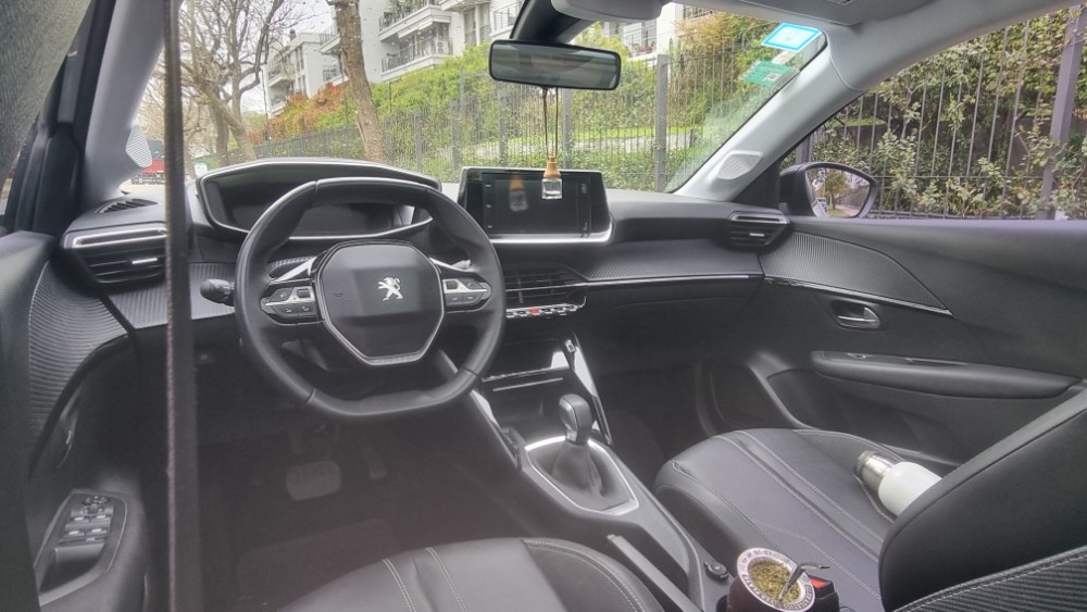 Peugeot 208 Allure — foto 17