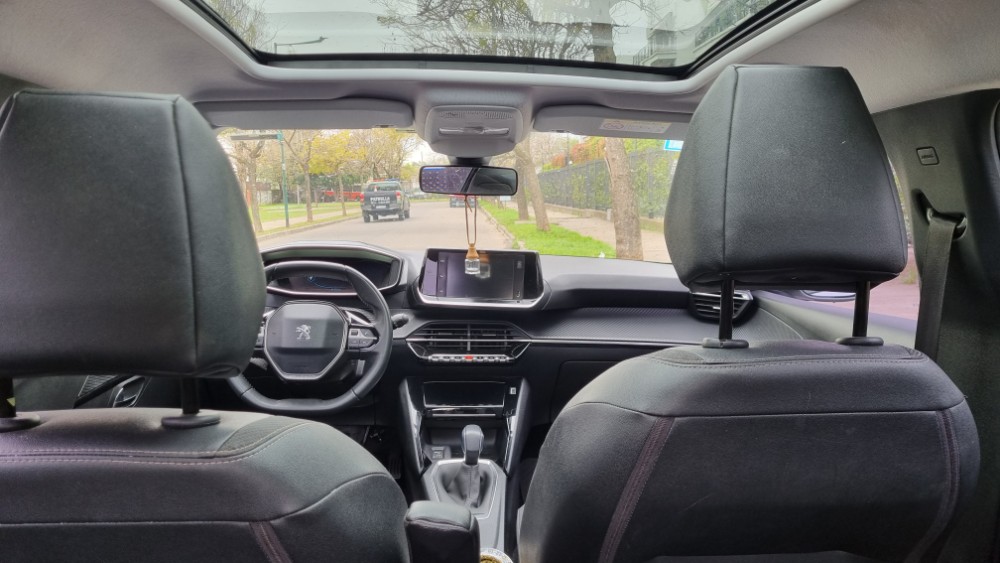 Peugeot 208 Allure — foto 18