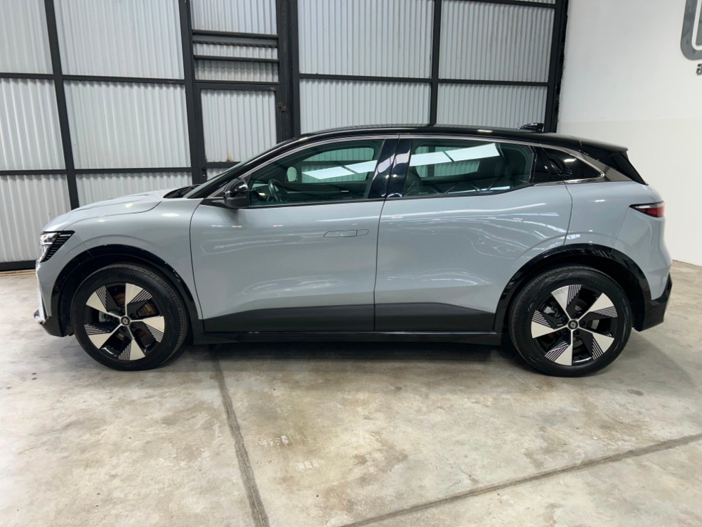 Renault Megane E-Tech Iconic — foto 5