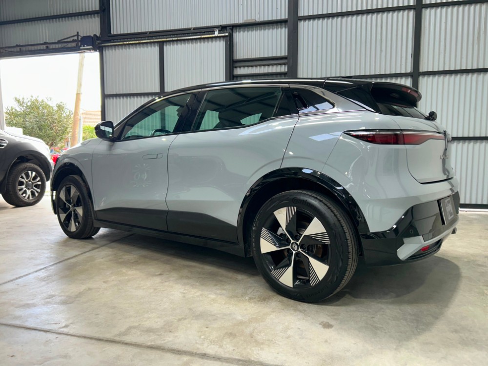 Renault Megane E-Tech Iconic — foto 6