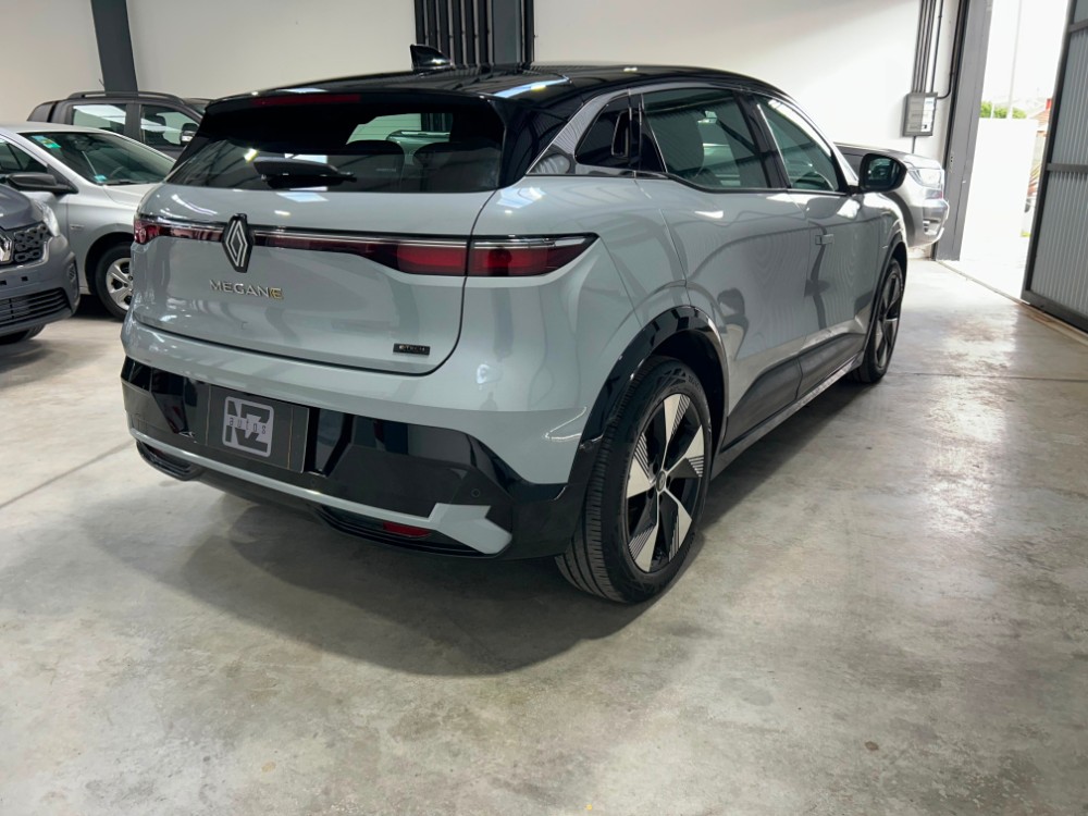 Renault Megane E-Tech Iconic — foto 9