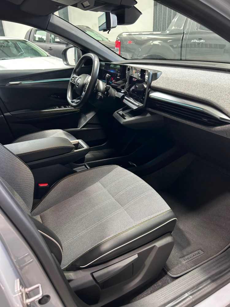 Renault Megane E-Tech Iconic — foto 16
