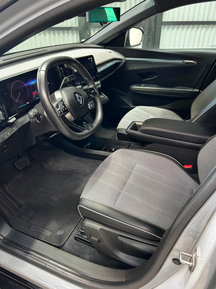 Renault Megane E-Tech Iconic — foto 19