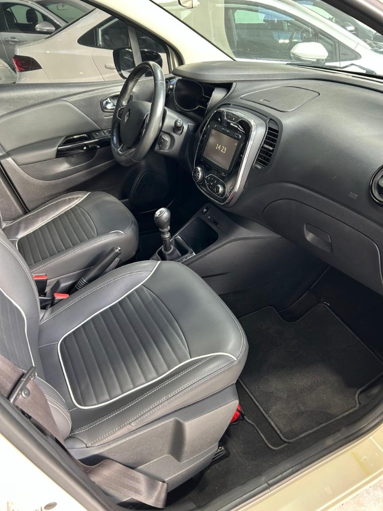 Renault Captur 2.0 Intens — foto 11