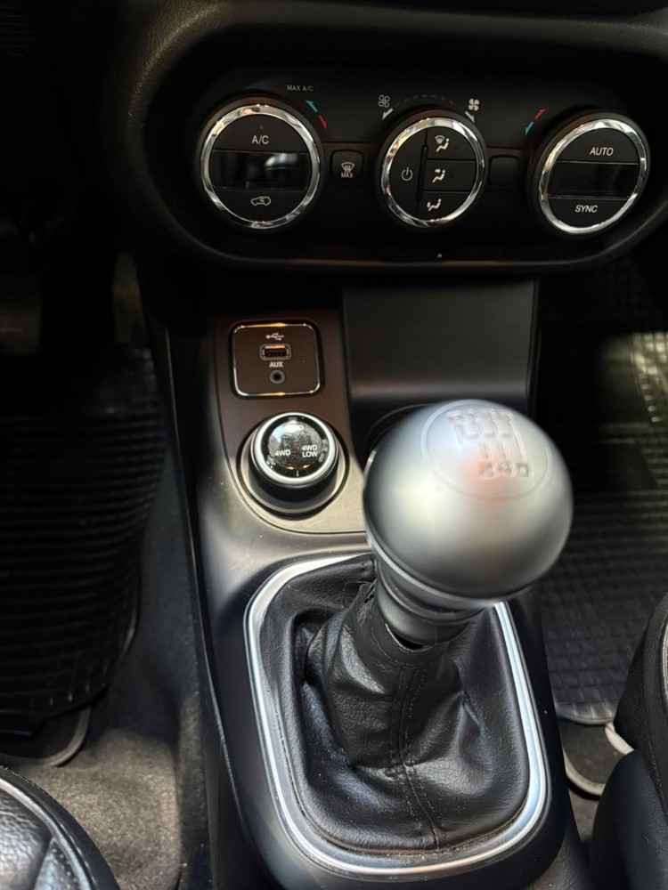 Fiat Toro 2.0 Freedom 4X4 — foto 9
