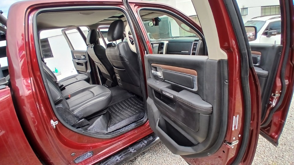 Ram 1500 PICK - UP D/C 5,7 V8 Hemi Laramie 4X4 Atx — foto 3
