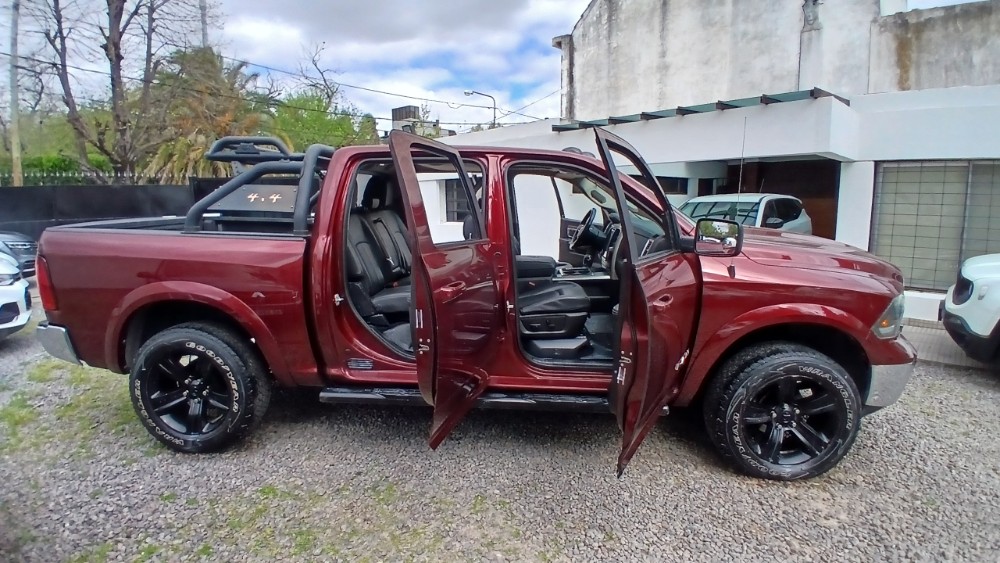 Ram 1500 PICK - UP D/C 5,7 V8 Hemi Laramie 4X4 Atx — foto 5