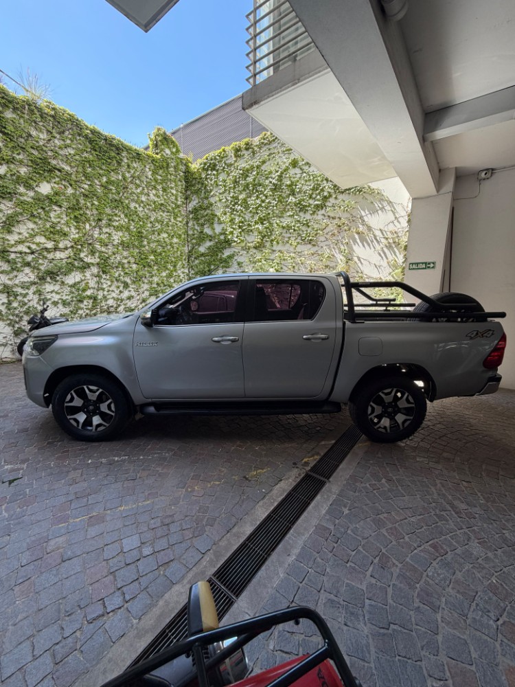 Toyota Hilux SRX 4x4 D/c 2.8 TDI 6 M/T manual — foto 4
